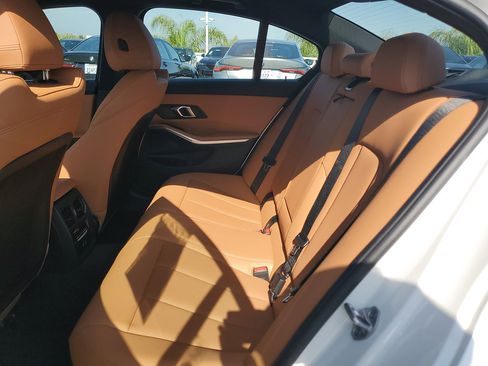 Used 2025 BMW 330i Sedan w/ Premium Package RWD image 14