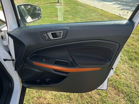 Used 2021 Ford EcoSport SE w/ SE Appearance Package image 19