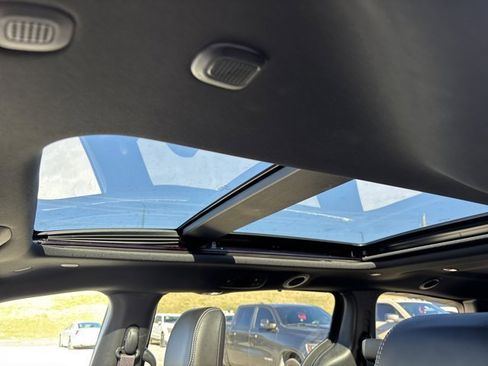 Used 2024 Chrysler Pacifica Touring-L w/ S Appearance Package image 21