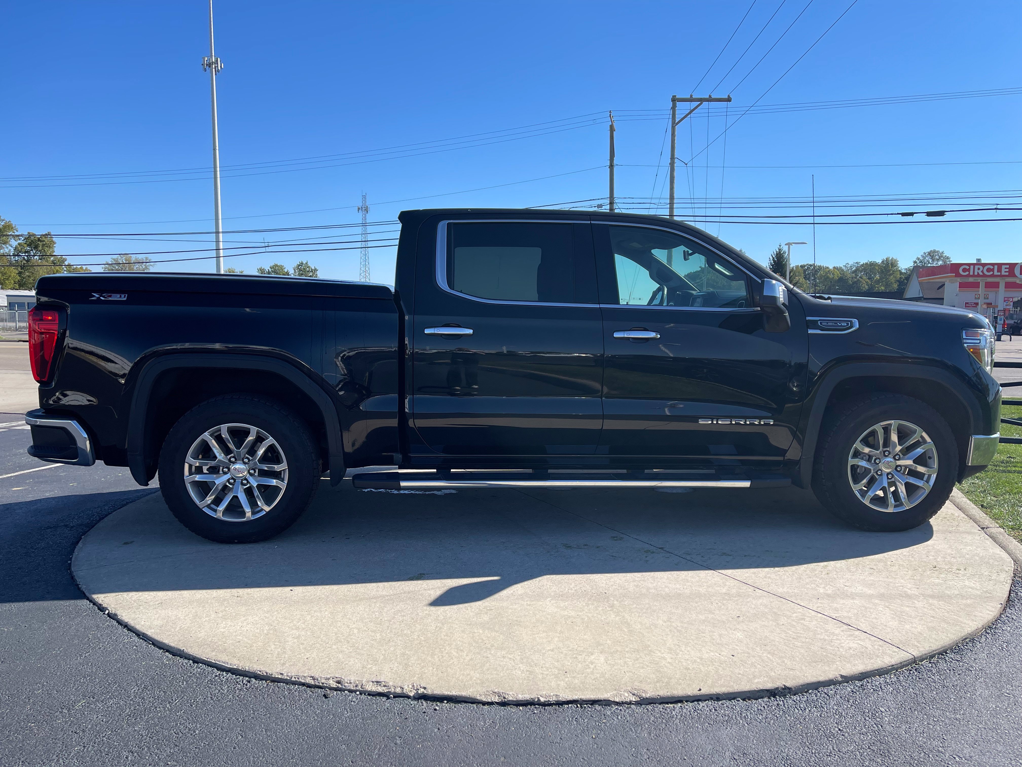 Used 2022 GMC Sierra 1500 SLT w/ SLT Premium Package AWD/4WD image 8