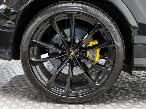 Used 2022 Lamborghini Urus image 61