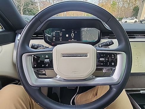 Used 2025 Land Rover Range Rover Long Wheelbase SE image 9