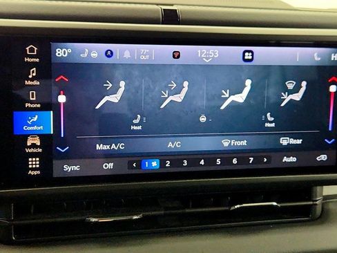 Used 2025 Jeep Wrangler Sahara image 19