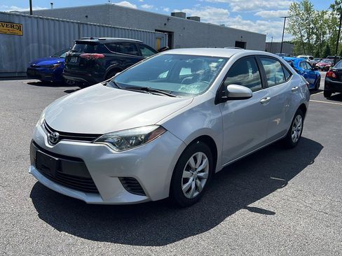 Used 2016 Toyota Corolla LE FWD image 2