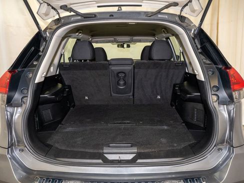 Used 2018 Nissan Rogue S image 5