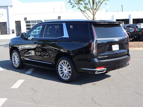 Used 2024 Cadillac Escalade Premium Luxury AWD/4WD image 8
