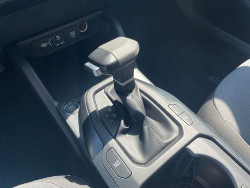 Used 2025 Kia K4 LXS image 40