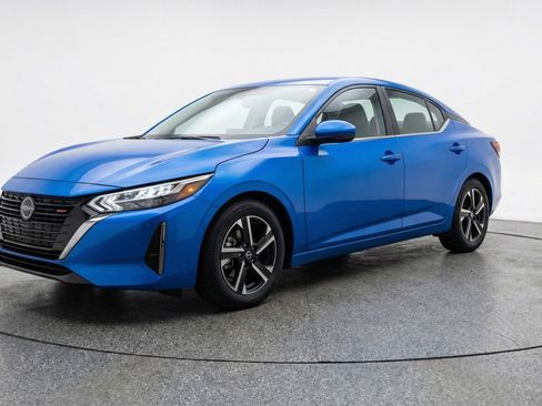 Used 2025 Nissan Sentra SV image 3