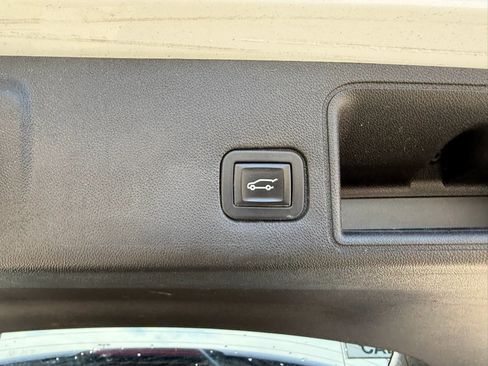 Used 2018 GMC Terrain SLE w/ Driver Convenience Package AWD/4WD image 15