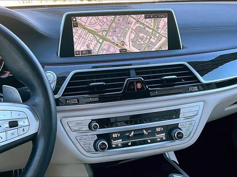 Used 2022 BMW 740i w/ M Sport Package image 6