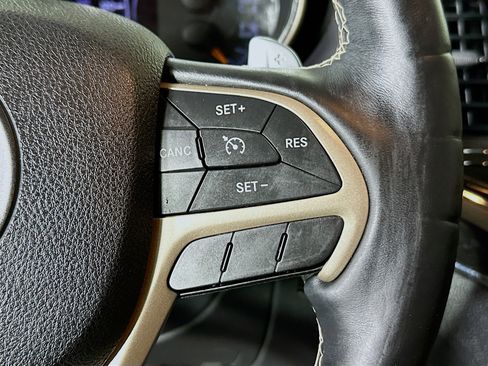 Used 2017 Jeep Grand Cherokee Limited AWD/4WD image 17