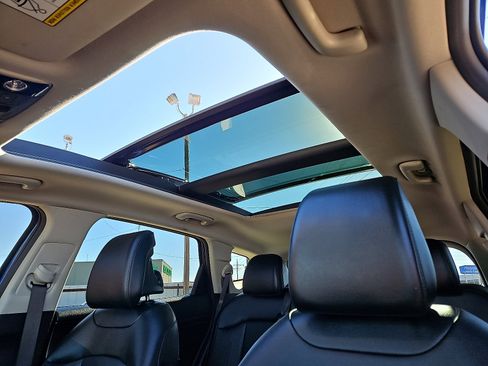 Used 2025 Kia Sportage EX w/ Premium Package image 12