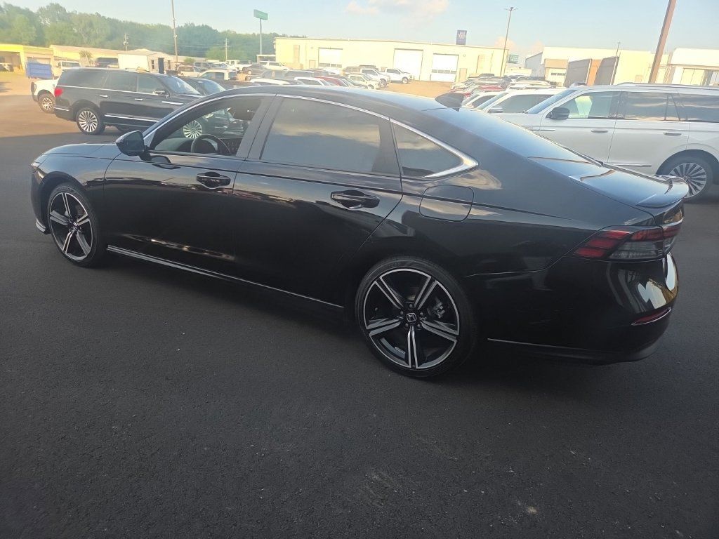 Used 2025 Honda Accord Sport image 5