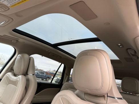 Used 2020 Lincoln Aviator Reserve w/ Equipment Group 202A image 13