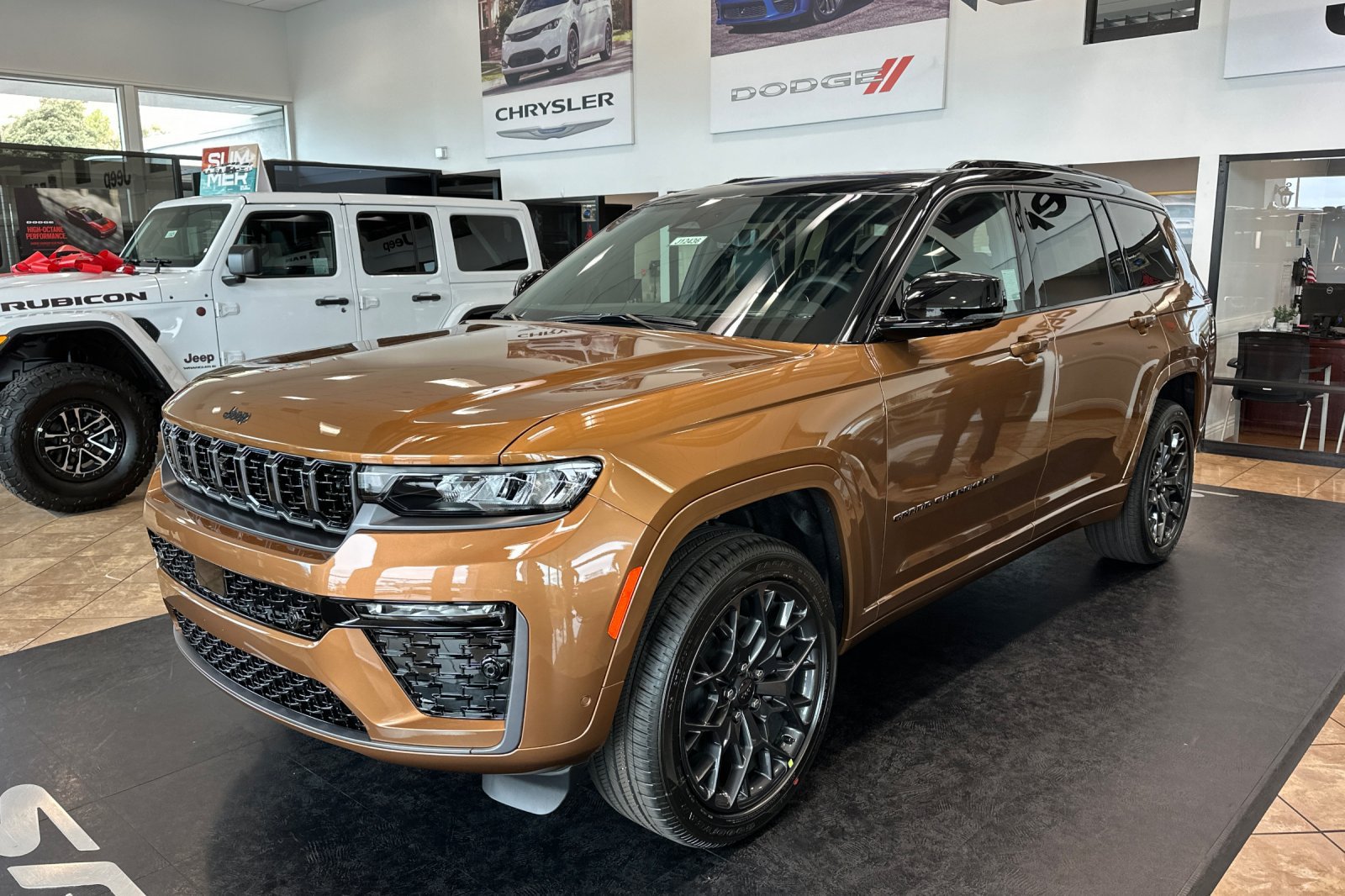 New 2026 Jeep Grand Cherokee L Summit w/ Obsidian Package AWD/4WD image 8