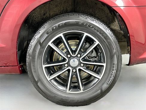 Used 2017 Dodge Grand Caravan GT image 30