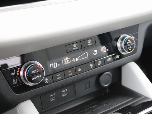 Used 2025 Mitsubishi Outlander AWD image 10