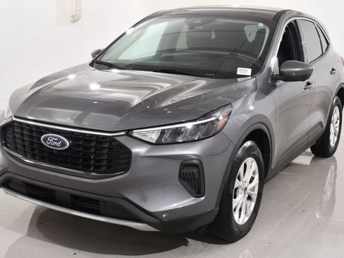 Used 2023 Ford Escape Active w/ Tech Pack #2 AWD/4WD image 2