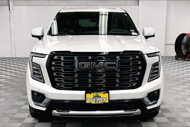 Used 2025 GMC Yukon Denali Ultimate AWD/4WD image 4