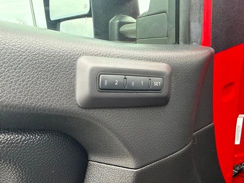 Used 2023 Nissan Titan PRO-4X w/ Pro-4x Convenience Package AWD/4WD image 11