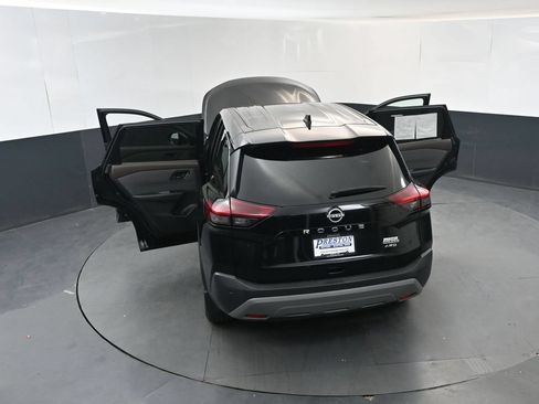 Used 2023 Nissan Rogue S AWD/4WD image 18