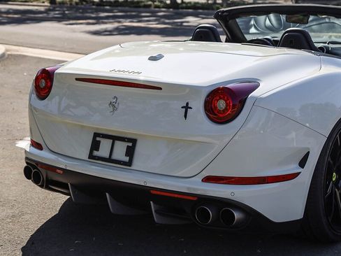 Used 2015 Ferrari California T RWD image 12