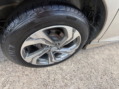 Used 2018 Honda Accord EX image 11