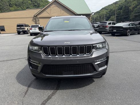 Used 2025 Jeep Grand Cherokee Limited w/ Trailer Tow Package AWD/4WD image 3