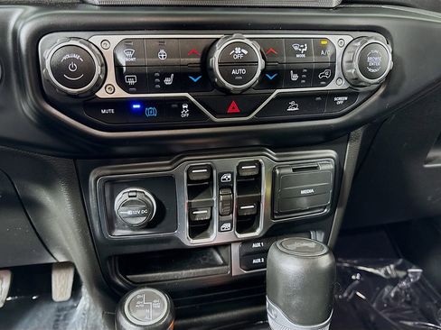 Used 2022 Jeep Wrangler Unlimited Sahara w/ Cold Weather Group image 18