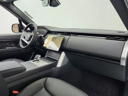 Certified 2025 Land Rover Range Rover SE image 25