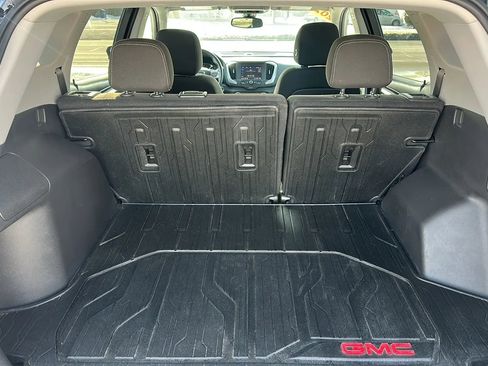 Used 2024 GMC Terrain SLE w/ Driver Convenience Package image 16