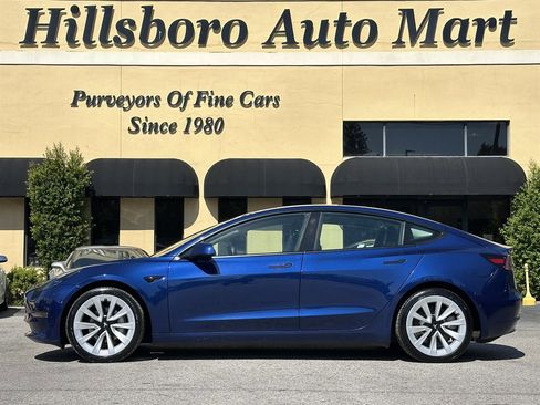 Used 2022 Tesla Model 3 Standard Range Plus image 3