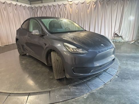 Used 2023 Tesla Model Y Long Range image 3
