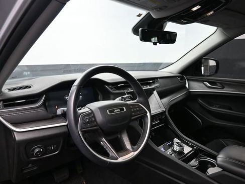 Used 2022 Jeep Grand Cherokee L Limited w/ Luxury Tech Group II image 18