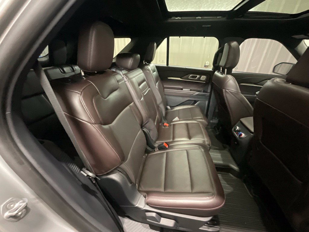 Used 2025 Ford Explorer Platinum AWD/4WD image 16