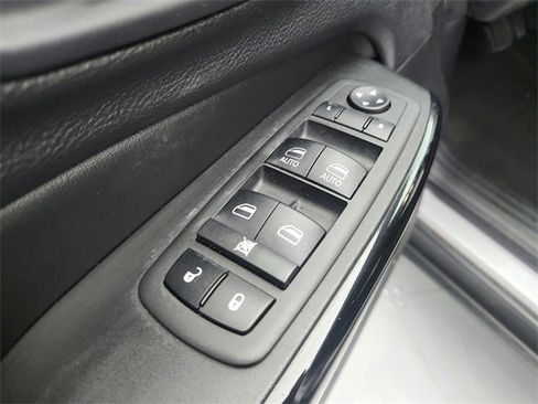 Used 2019 Jeep Cherokee Latitude Plus image 19