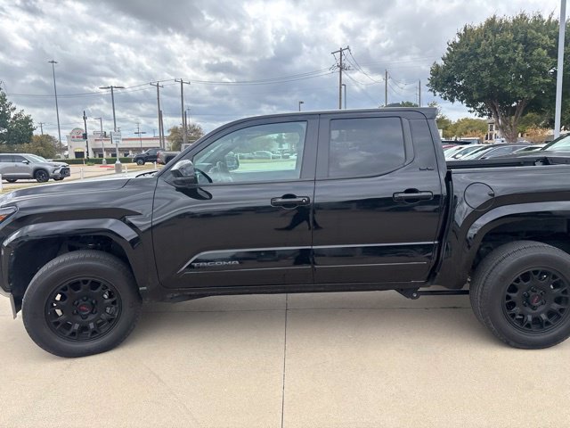Used 2024 Toyota Tacoma SR5 AWD/4WD image 5