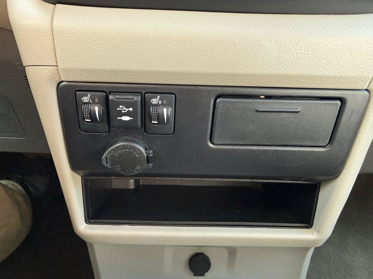 Used 2018 Toyota Sienna XLE w/ XLE Navigation Package FWD image 36