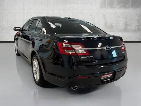 Used 2016 Ford Taurus SE image 7
