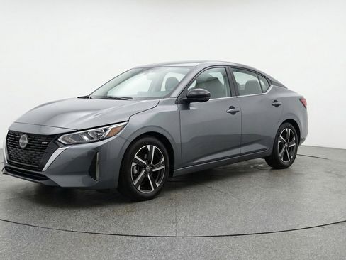 Used 2025 Nissan Sentra SV image 3