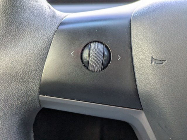 Used 2023 Tesla Model Y Performance AWD/4WD image 4