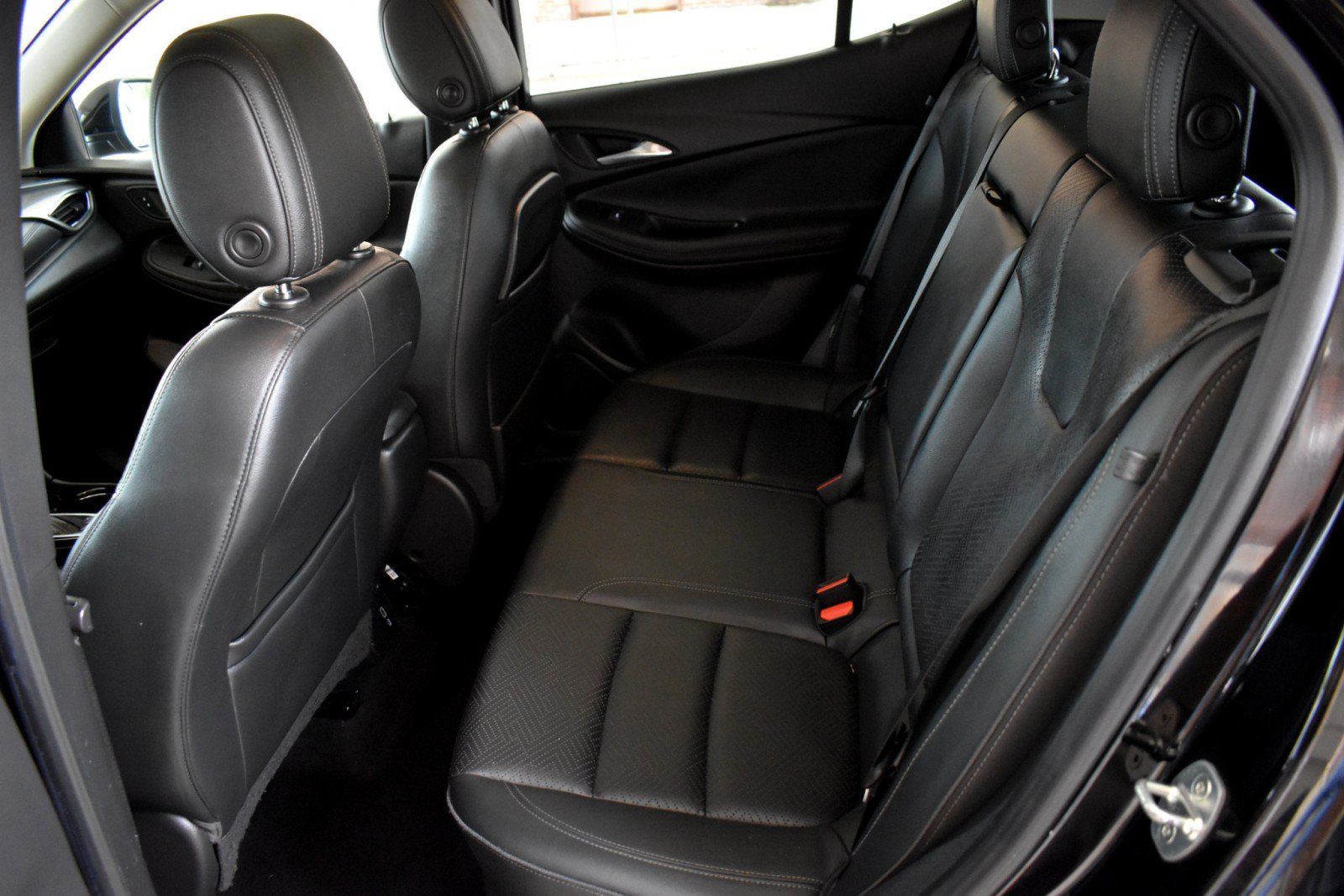 Used 2021 Buick Encore GX Essence w/ Experience Buick Package FWD image 27
