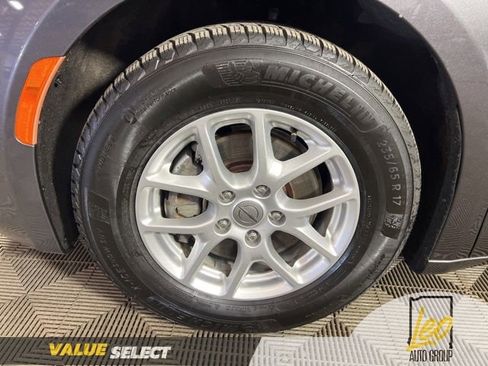 Used 2021 Chrysler Voyager Lxi FWD image 9