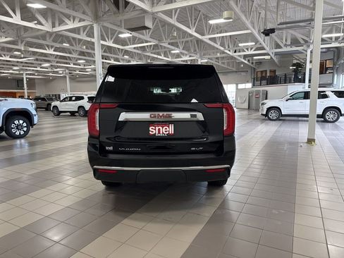 Used 2021 GMC Yukon XL SLT w/ SLT Premium Package image 4