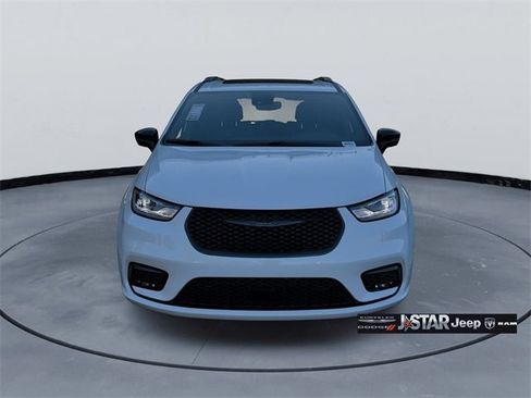 New 2026 Chrysler Pacifica Limited image 2