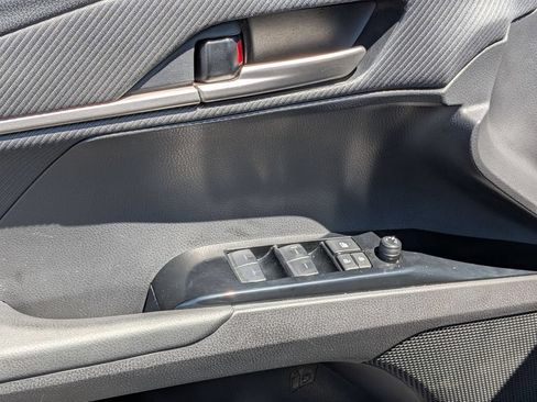 Used 2025 Toyota Camry SE FWD image 13