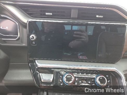 Used 2025 GMC Sierra 1500 Denali Ultimate AWD/4WD image 13