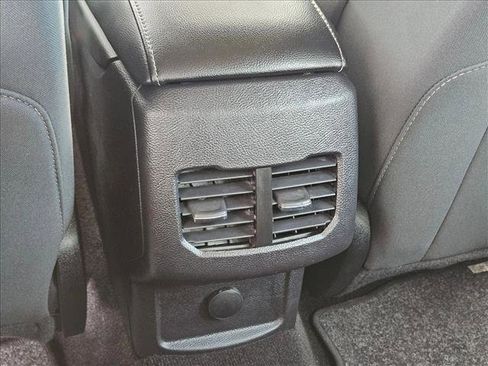 Used 2020 Ford Fusion SE FWD image 18