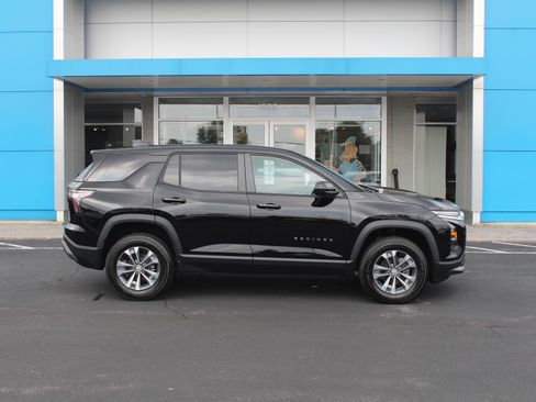 New 2027 Chevrolet Equinox LT FWD image 3