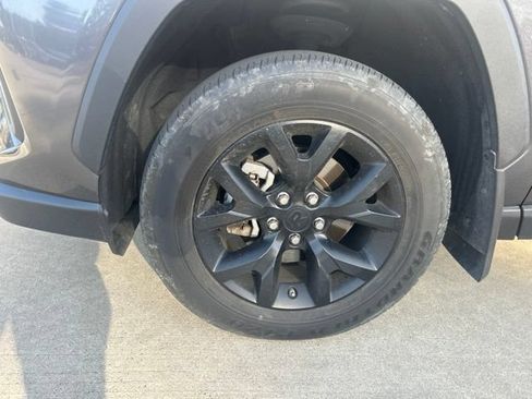 Used 2024 Toyota RAV4 LE FWD image 5